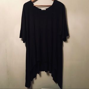 Cha Cha Vente Black Sharkbite High low Tunic Top
